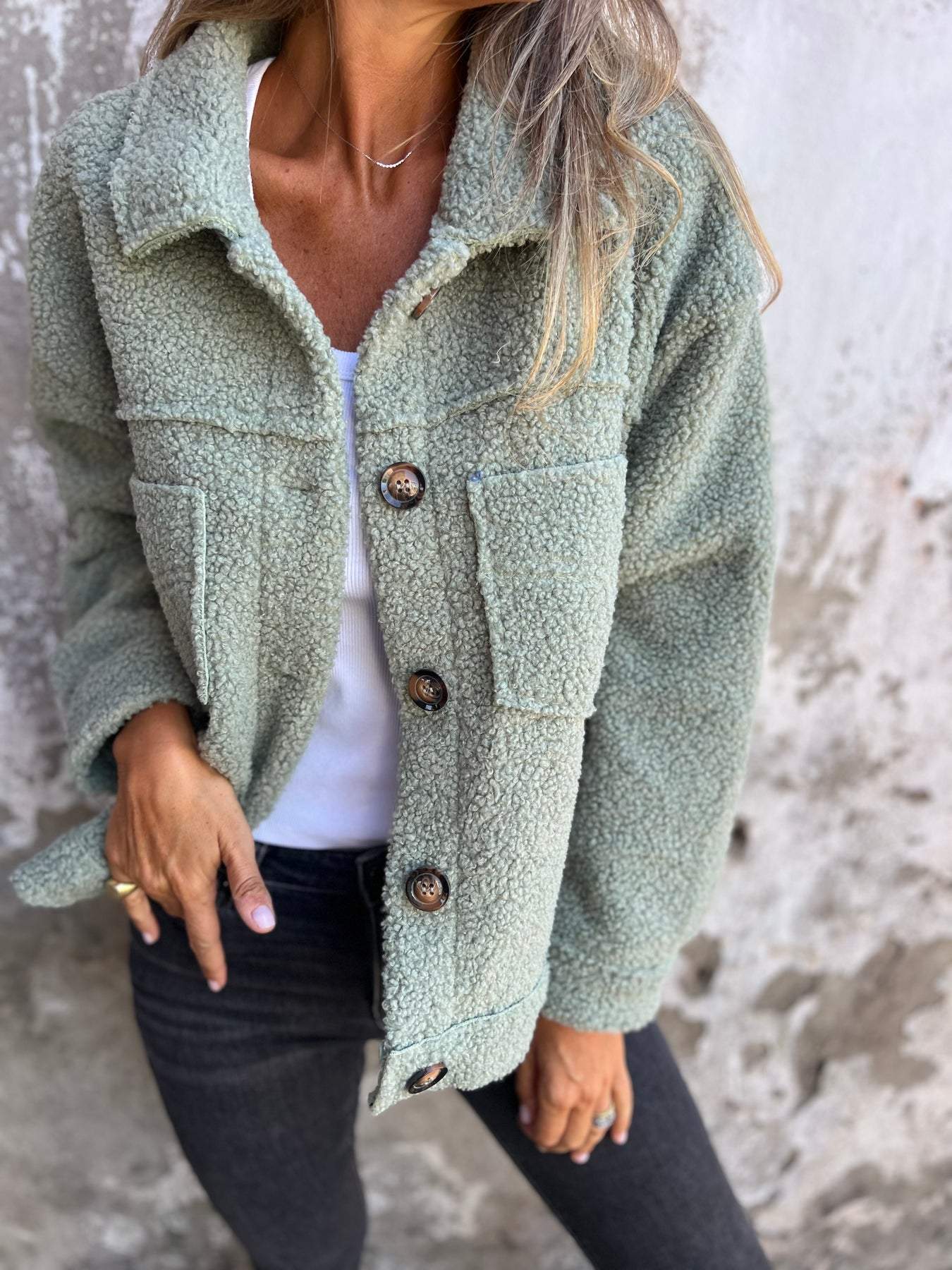 Zoe| Cozy buttoned jacket