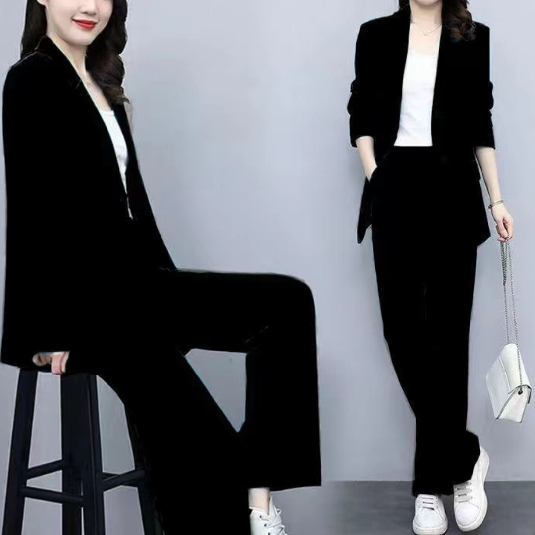 Laura | Elegant Women's Outfit