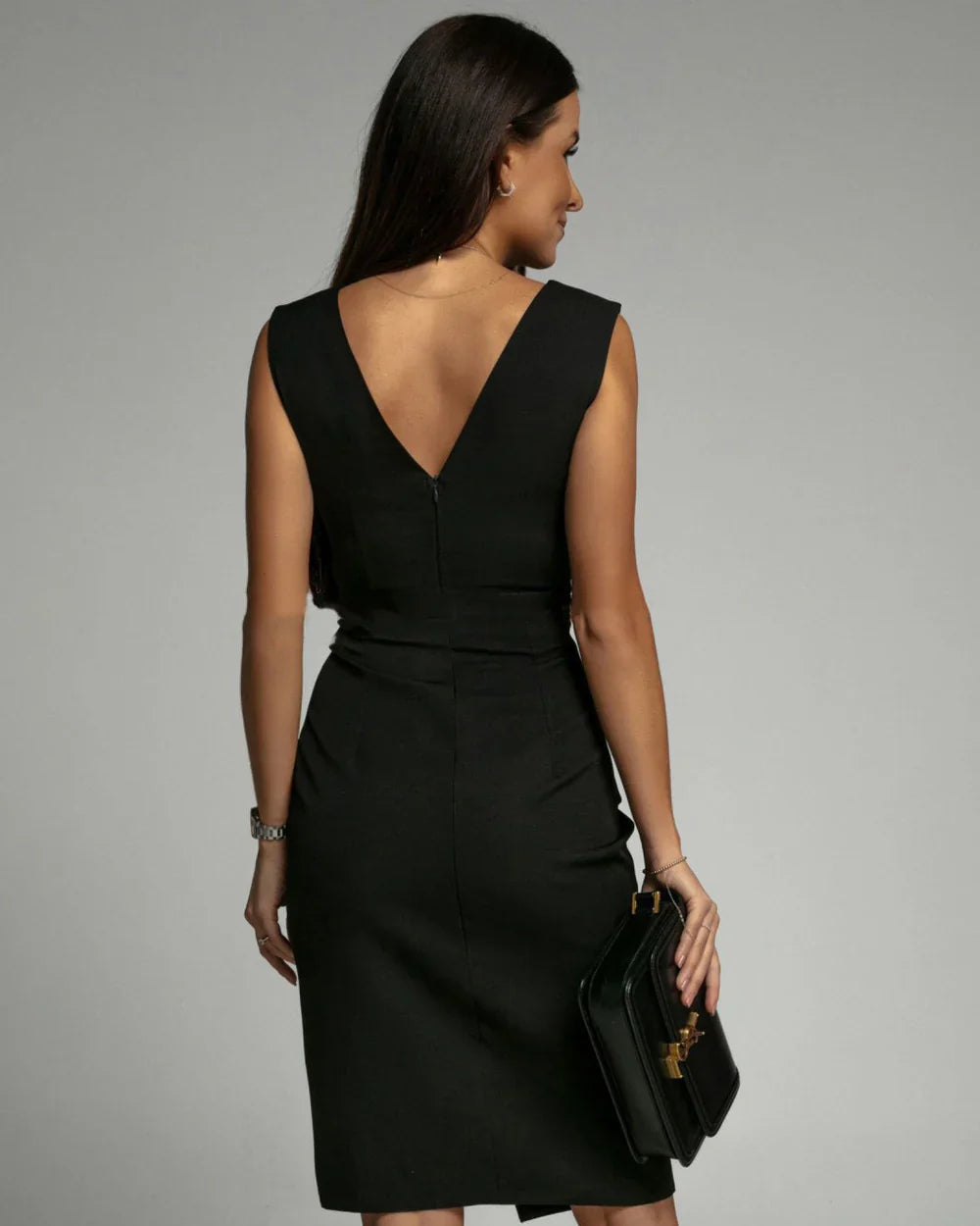 Simona | Design with a V-neck and elegant slit