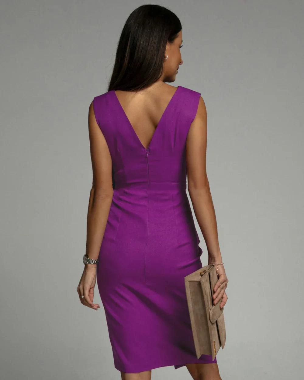 Simona | Design with a V-neck and elegant slit